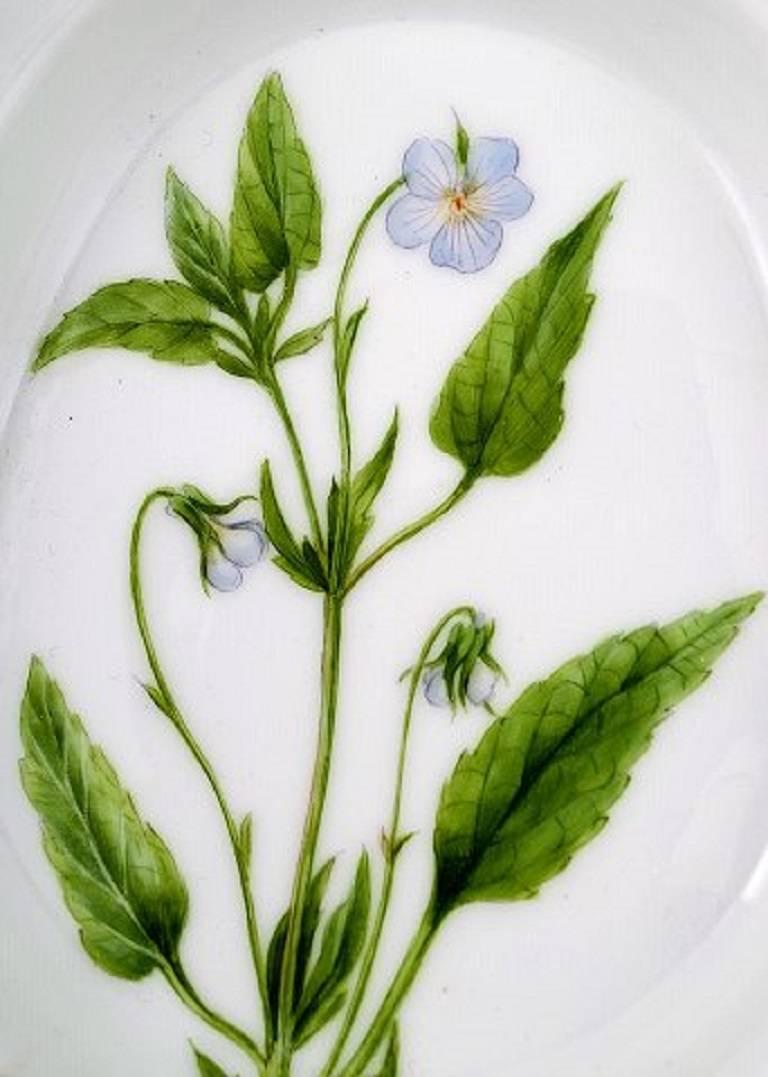 Neoclassical Royal Copenhagen Flora Danica Leafshaped Dish with Handle 20/3541