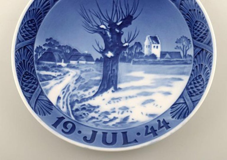 scandinavian modern royal copenhagen christmas plate from 1944 for sale - Royal Copenhagen Christmas Plates scandinavian modern royal copenhagen christmas plate from 1944 for sale - Royal Copenhagen Christmas Plates