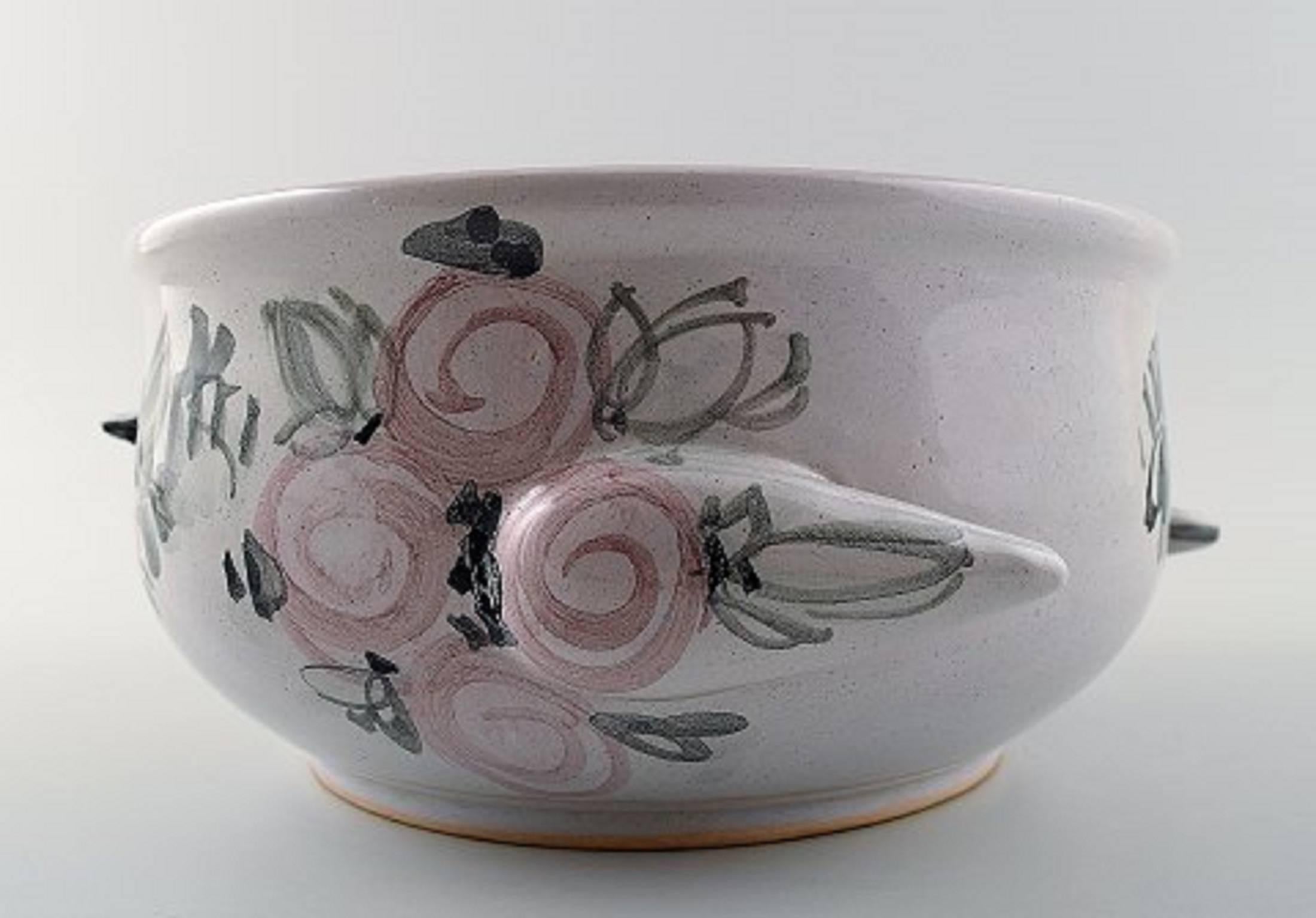 Bjorn Wiinblad einzigartiger Blumentopf aus Keramik, rosa und grau glasiert.
Maße: 22 cm x 9,5cm. Modellnummer V.68.
Datiert: 1976.
In perfektem Zustand.