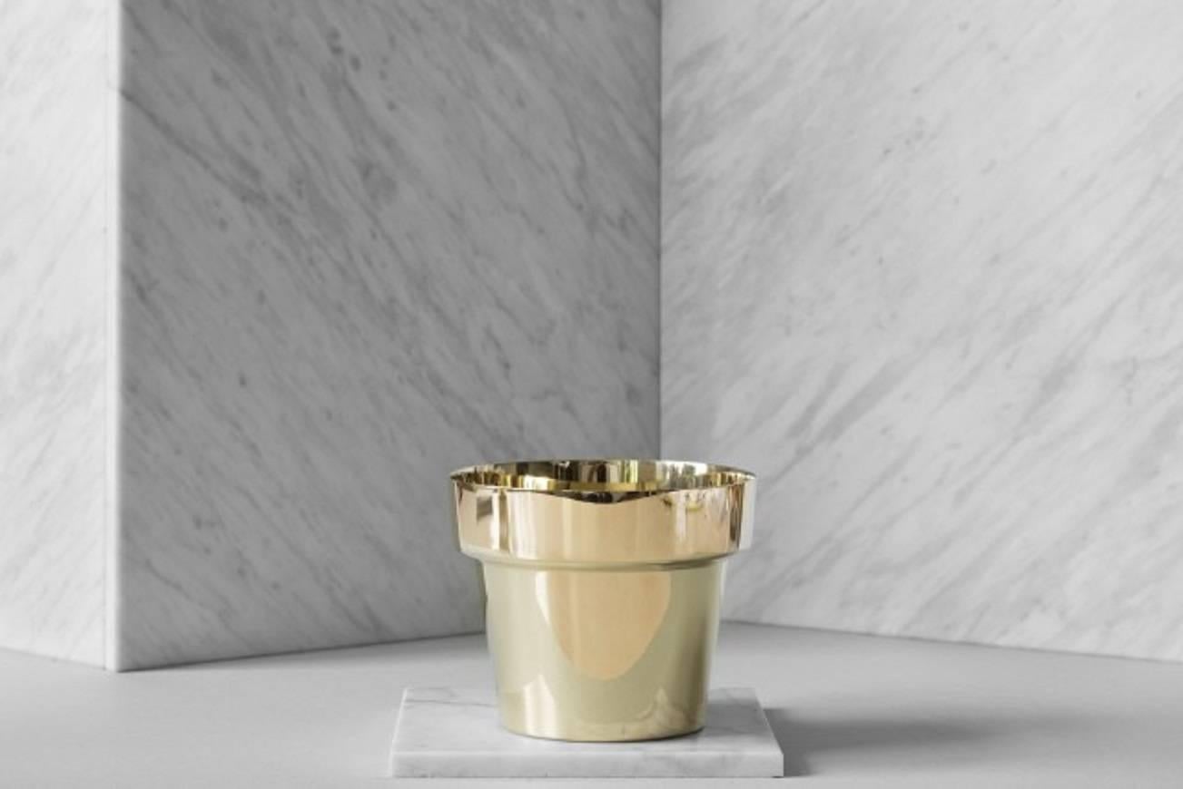 TROIS POTS D'HERBES AROMATIQUES, DESIGN MONICA FÖRSTER

BRAS POLISÉ

HAUTEUR 10CM. Diamètre 12,5 CM.

PARFAIT ÉTAT

En restant fidèle aux méthodes de production historiques de Skultuna, Monica Förster et son studio de design ont conçu une série de