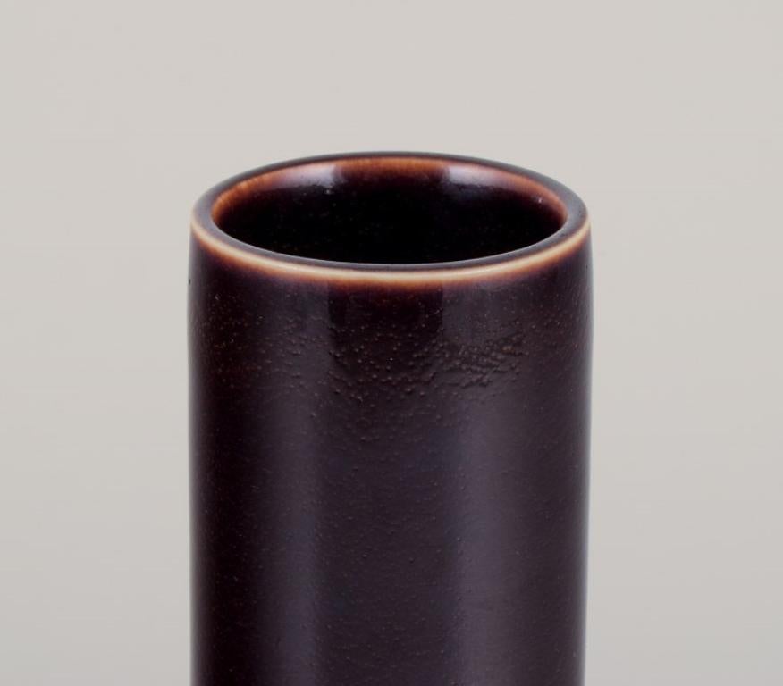 Hertha Bengtson para Rörstrand. Jarrón de cerámica único. 1960/70s Escandinavo moderno en venta
