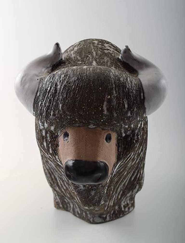 Göran Andersson, Bison Upsala-Ekeby.

Marked.

Buffalo, number 6049. Sweden, 1970s.

In perfect condition.

Measures 25 x 19 cm.