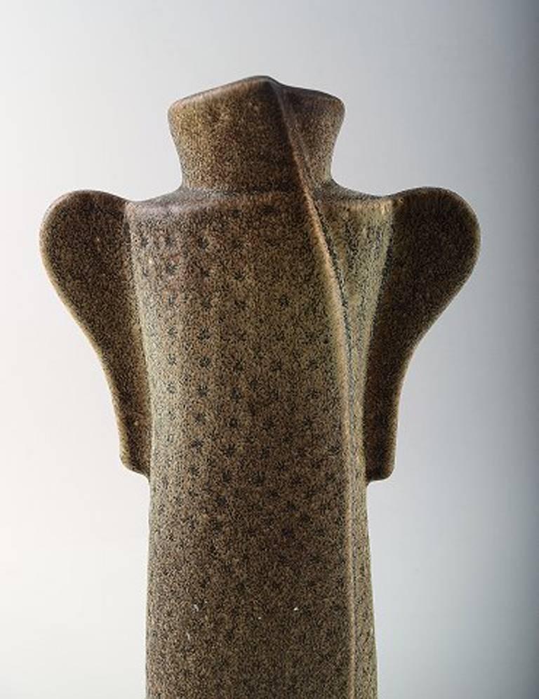 Lisa Larson (1931 -) für Gustavsberg Vase in Form eines Kleides, Steingut.

Markiert.

Perfekter Zustand.

Maße: 25 cm.