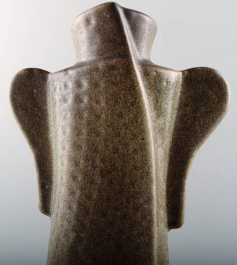 Lisa Larson für Gustavsberg Vase in Form eines Kleides, Steingut (Skandinavische Moderne) im Angebot