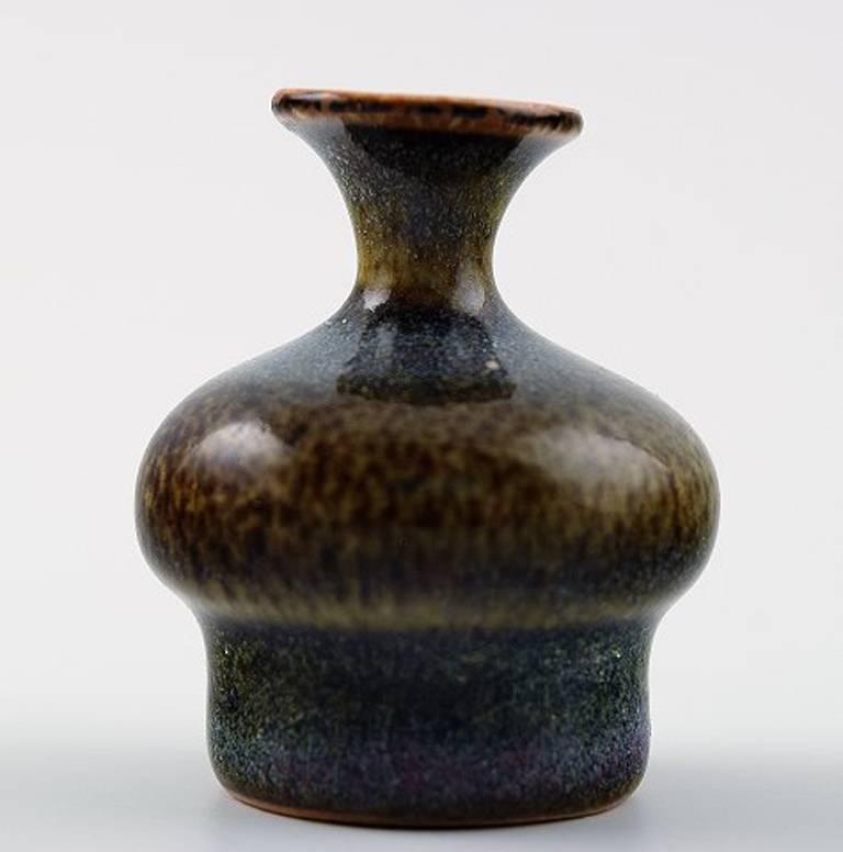 Stig Lindberg (1916-1982), Gustavberg Studio hand, ceramic miniature vase.

Beautiful glaze.

Measures: 4 x 3.5 cm.

In perfect condition.