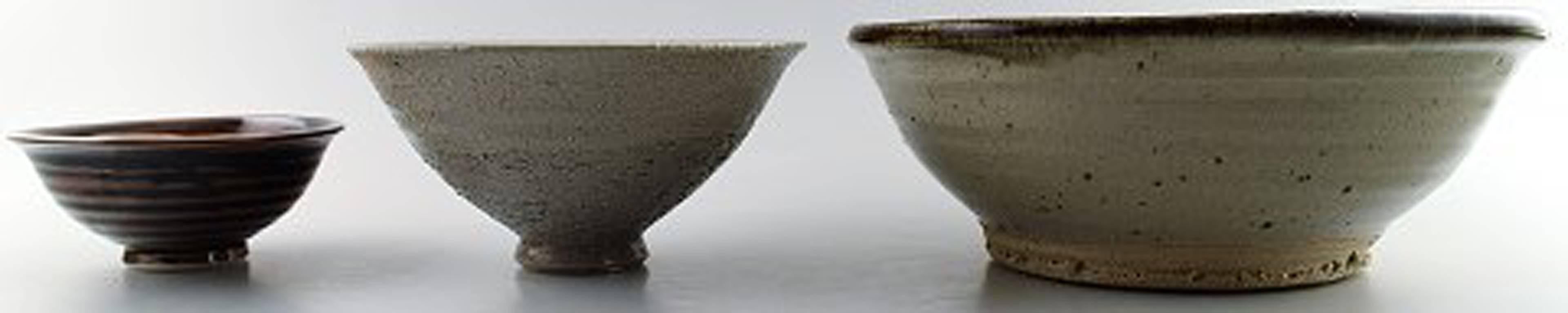 Japanese ceramics, 20th century.

Three bowls, handmade.

One signed.

Largest bowl measures 25 x 9 cm.

In perfect condition.
 