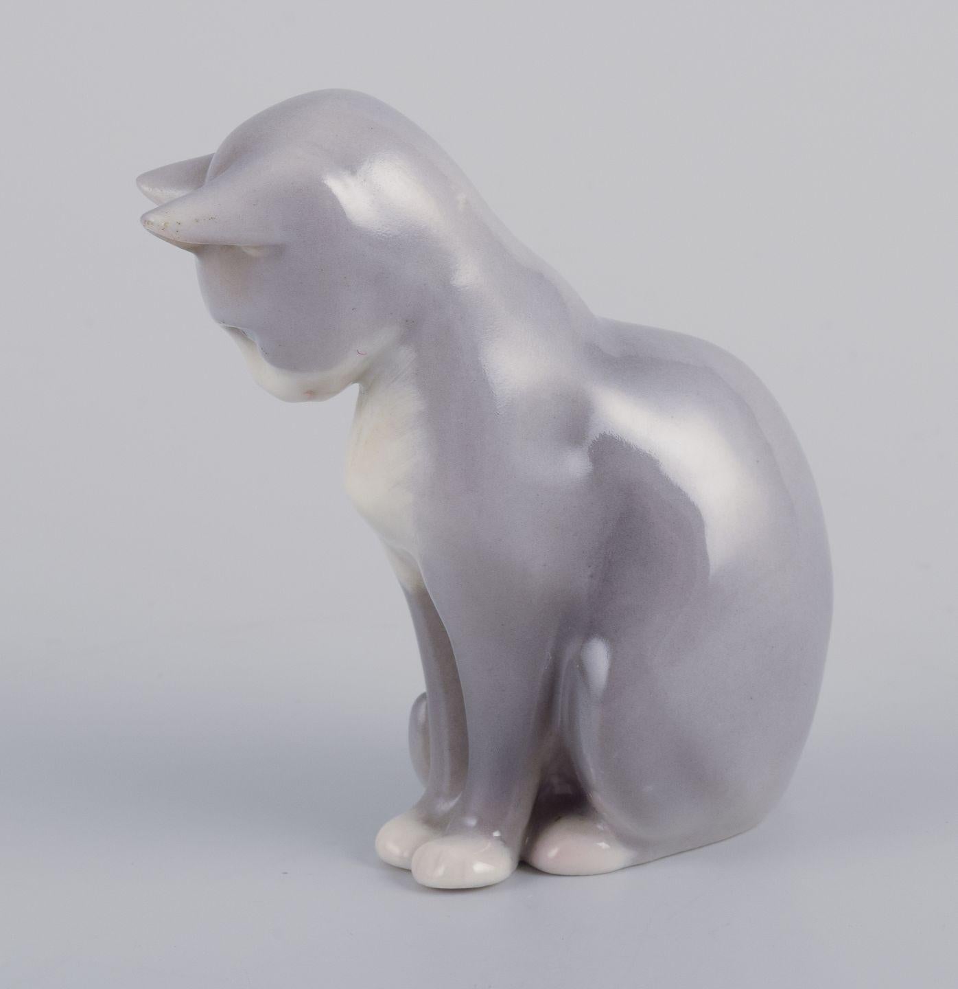 Pre-owned goods are exempt from import duties for U.S. customers. 
Therefore, no import tariffs will be applicable to your purchase.

Royal Copenhagen. Porcelain figurine of a sitting cat.
Underglaze.
From the Royal Copenhagen Minicollection.
Model