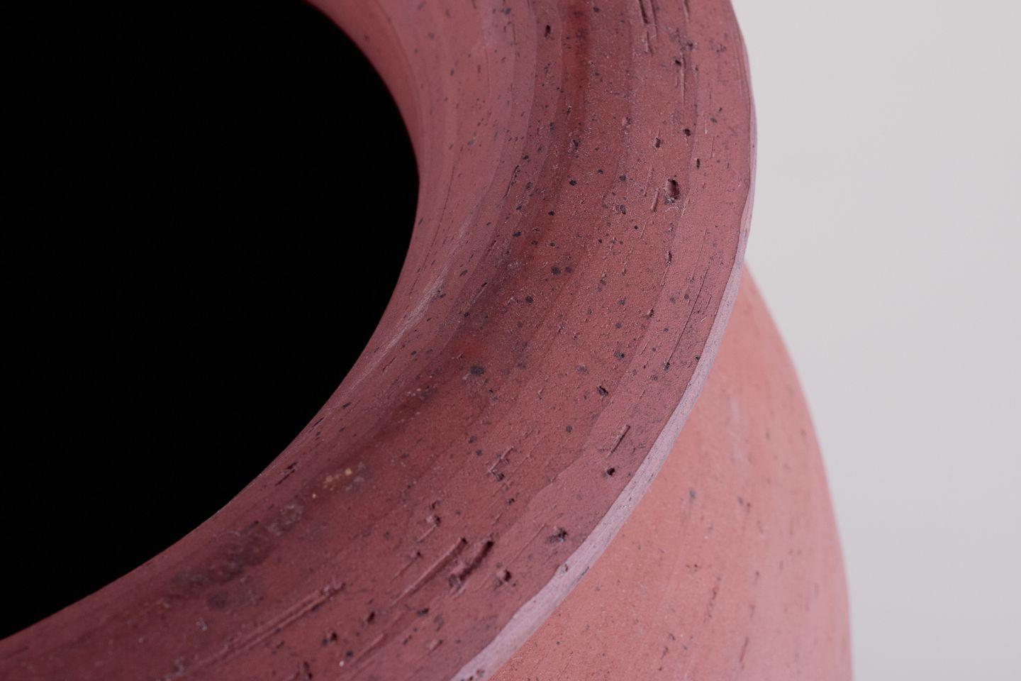 Kähler, large floor vase in unglazed red clay. Mid-20th C. In Excellent Condition For Sale In København, Copenhagen