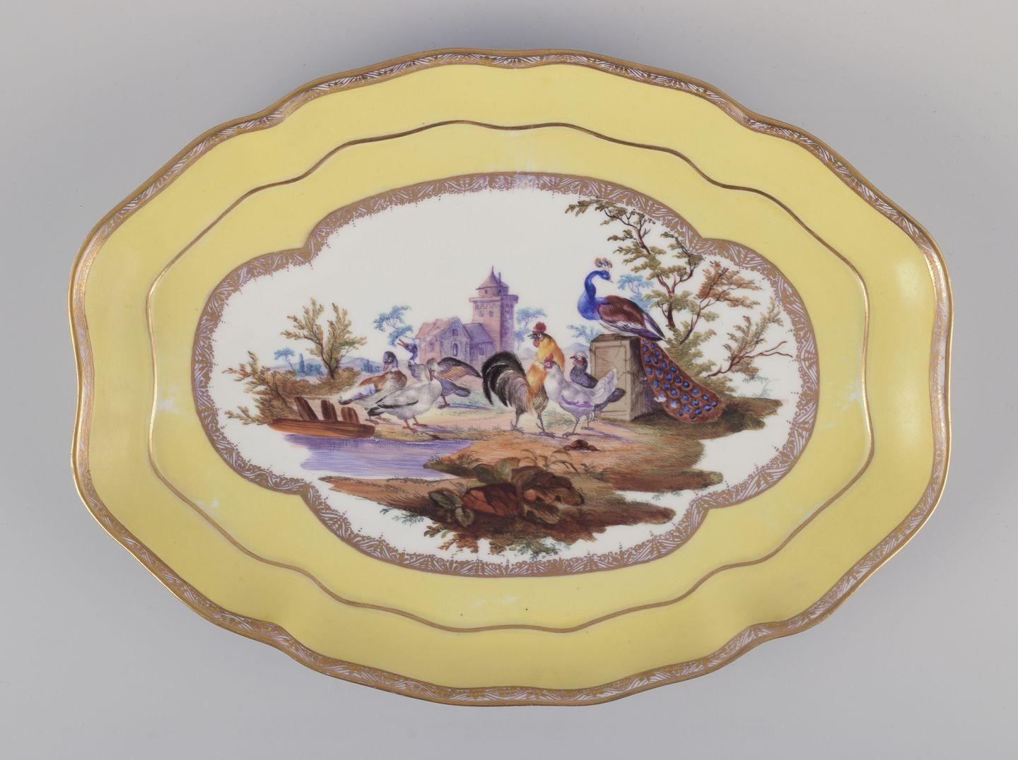 Les produits d'occasion sont exonérés de droits d'importation pour les clients américains. 
Par conséquent, aucun droit d'importation ne s'appliquera à votre achat.

Plateau Meissen ancien en porcelaine.
Peint à la main avec un motif d'oiseaux dans