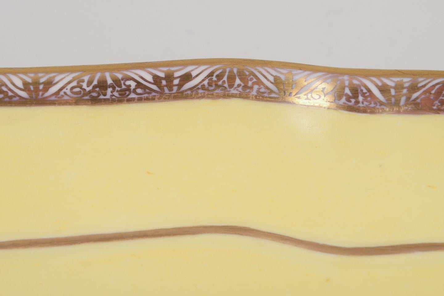 Plateau Meissen Porcelain ancien, avec un motif d'oiseaux dans un parc. en vente 3
