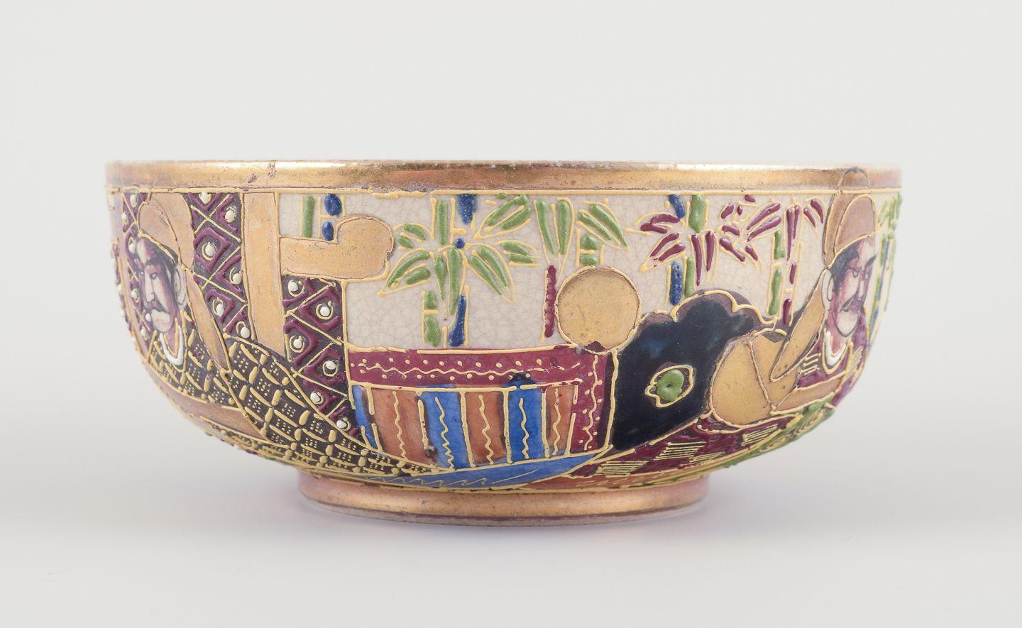 XIXe siècle Satsuma, Japon. Service à thé égoïste composé d'une théière, d'un sucrier, d'un crémier et d'une tasse. en vente