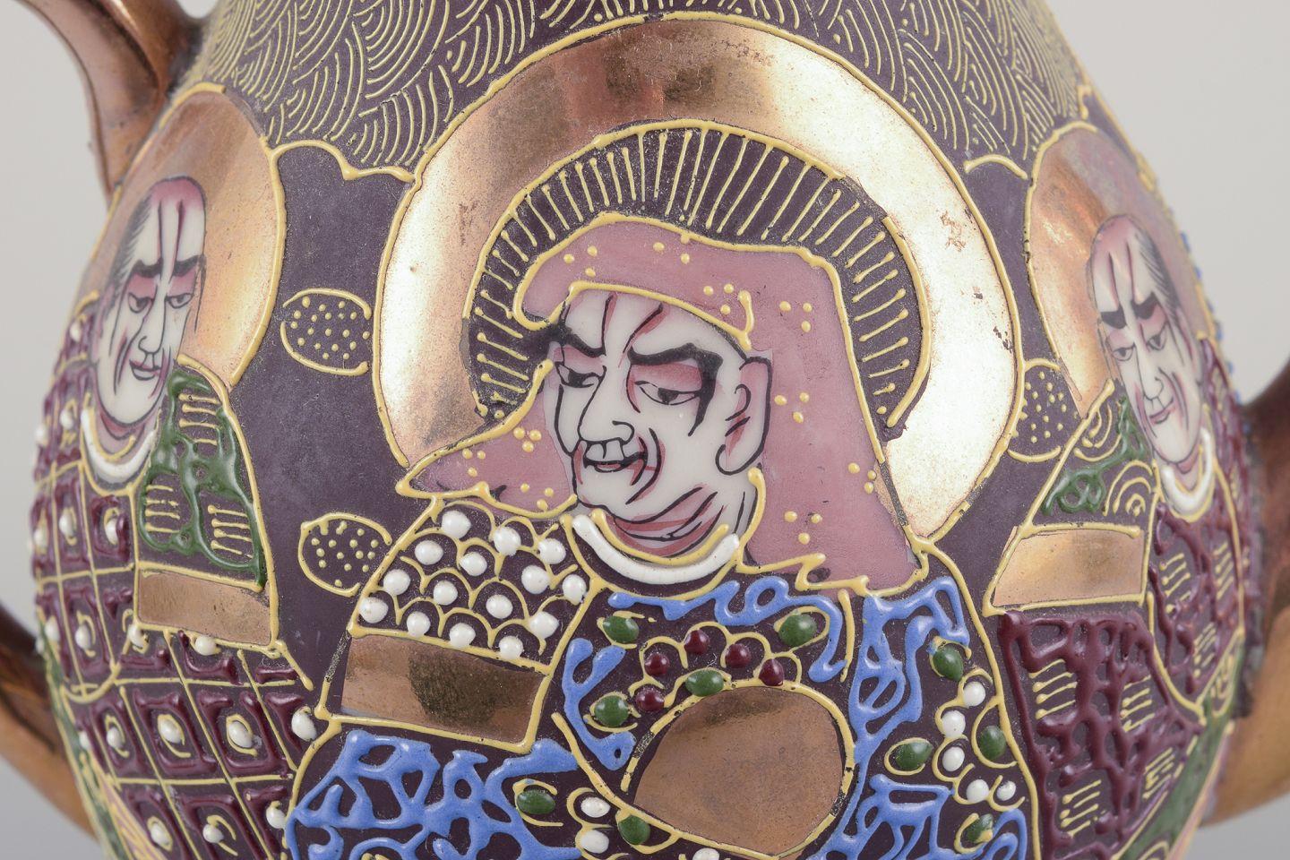 Satsuma, Japon. Service à thé égoïste composé d'une théière, d'un sucrier, d'un crémier et d'une tasse. en vente 1
