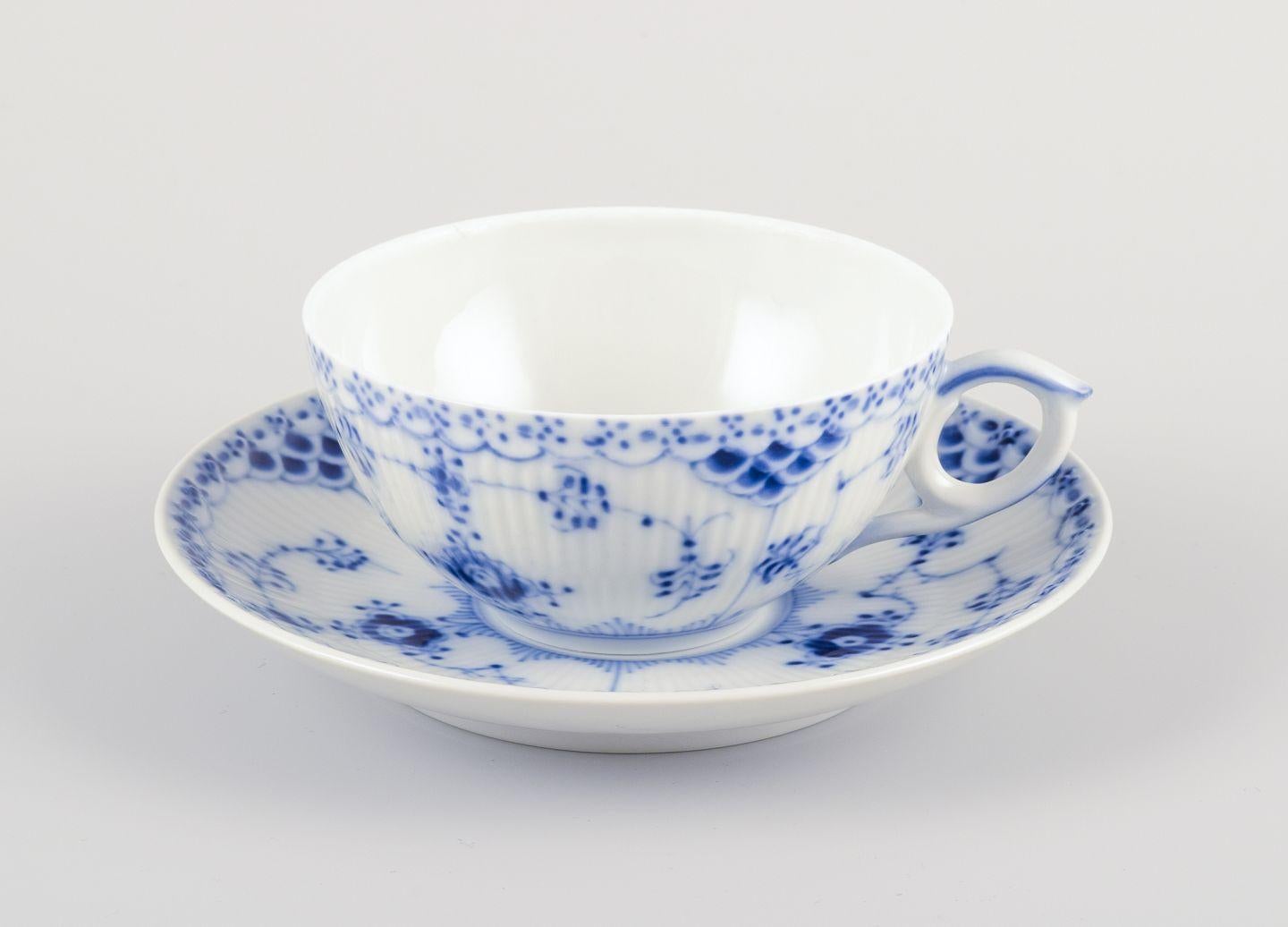 I prodotti usati sono esenti da dazi all'importazione per i clienti statunitensi. 
Pertanto, al tuo acquisto non saranno applicate tariffe di importazione.

Royal Copenhagen Blue Fluted Half Lace, un set di sei tazze da tè con piattini.
Numero di