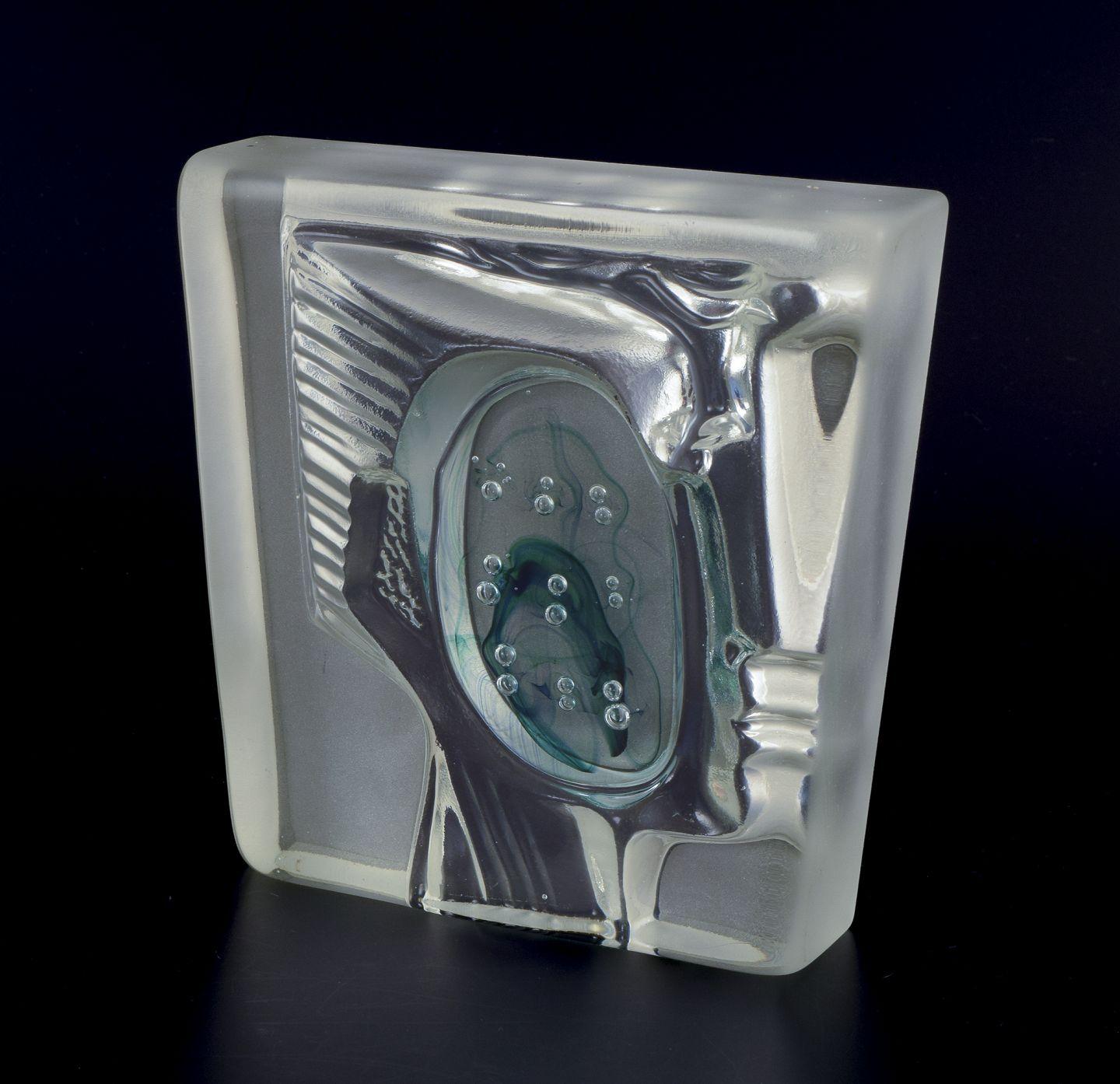 Pre-owned goods are exempt from import duties for U.S. customers. 
Therefore, no import tariffs will be applicable to your purchase.

Murano, Italy. 
Sculpture of art glass. Motif of a woman's face.
Unique piece.
Clear and green frosted