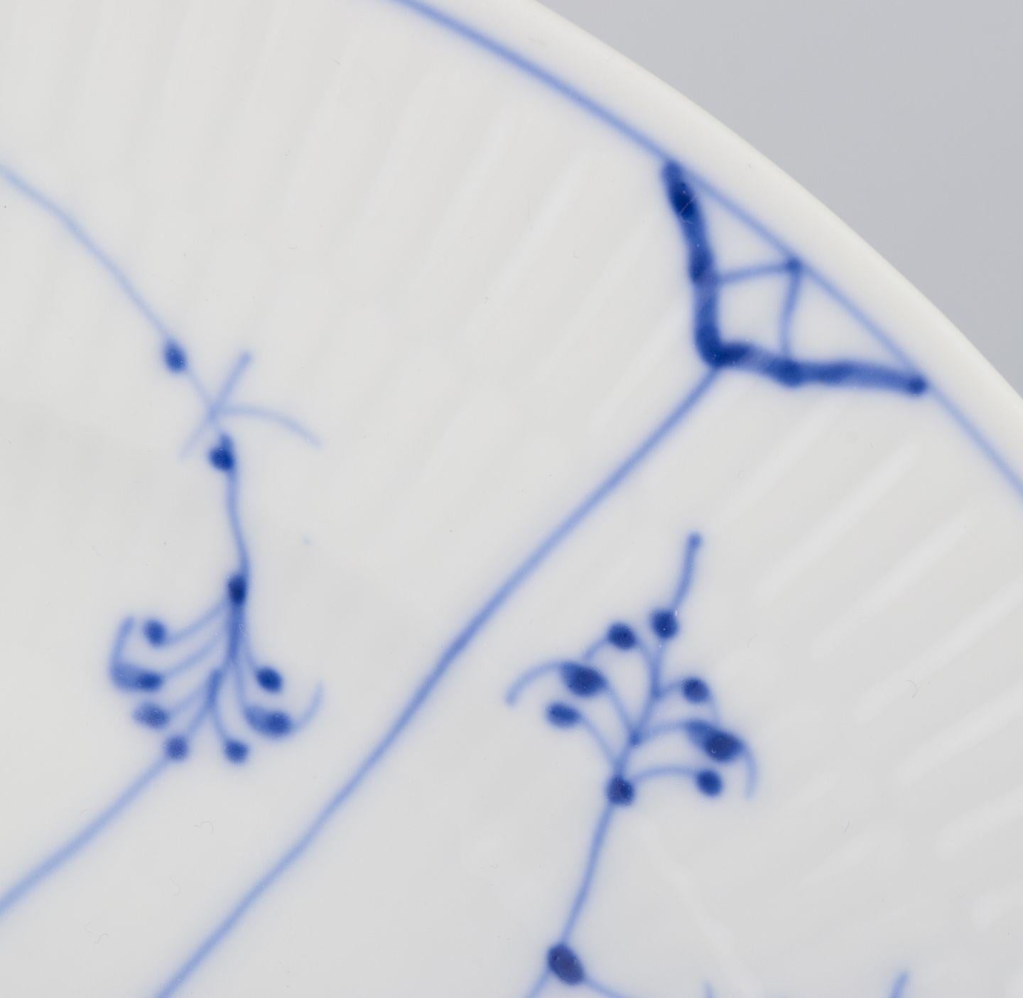 Vernissé Royal Copenhagen Blue Fluted Plain. Deux assiettes à dîner en porcelaine. en vente