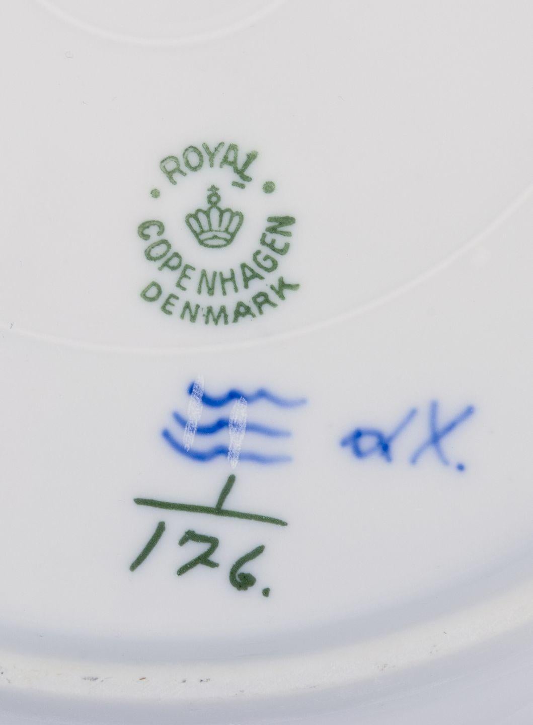 Royal Copenhagen Blue Fluted Plain. Deux assiettes à dîner en porcelaine. en vente 2
