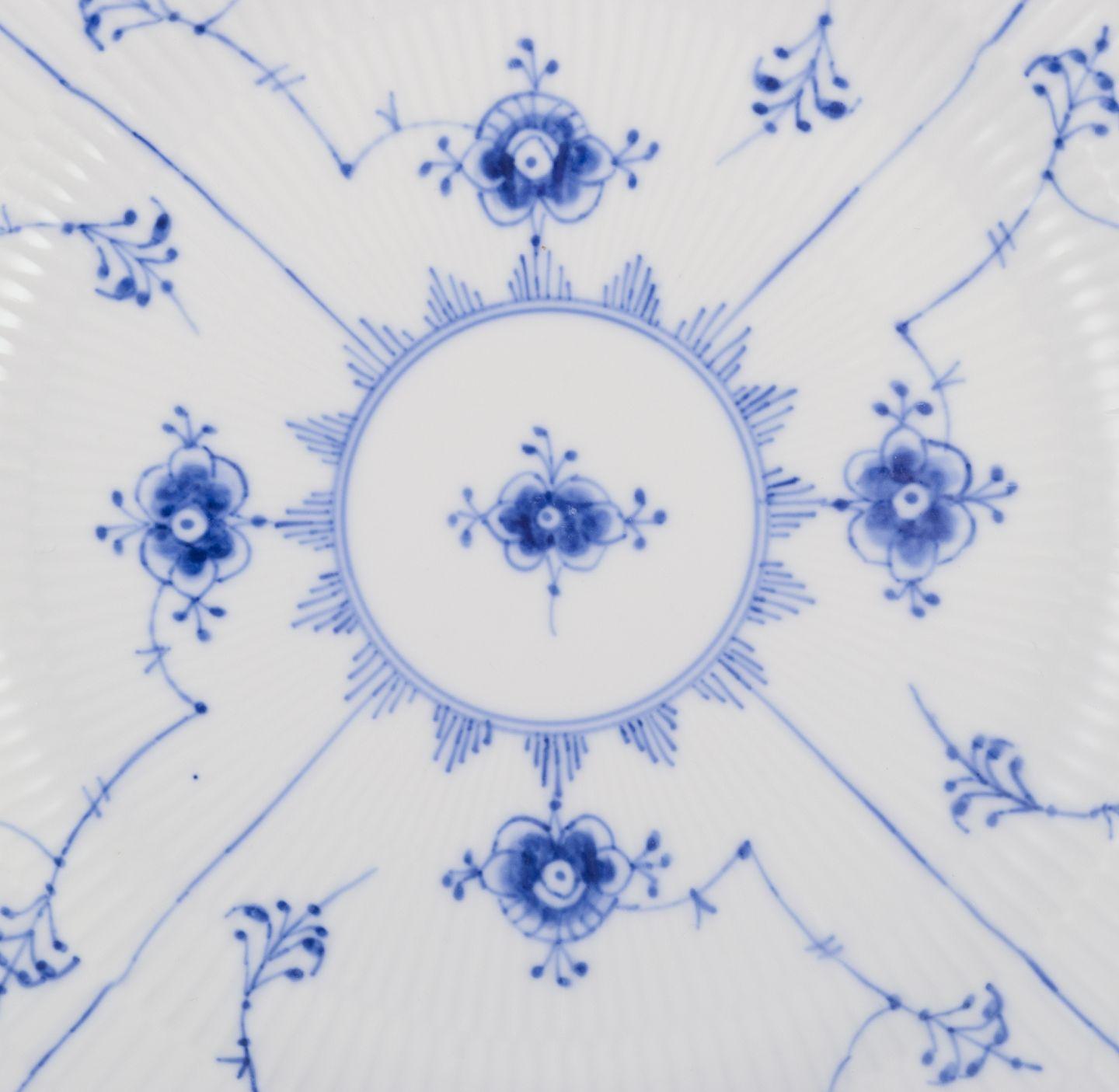 Royal Copenhagen Blue Fluted Plain. Deux assiettes à dîner en porcelaine. en vente 1