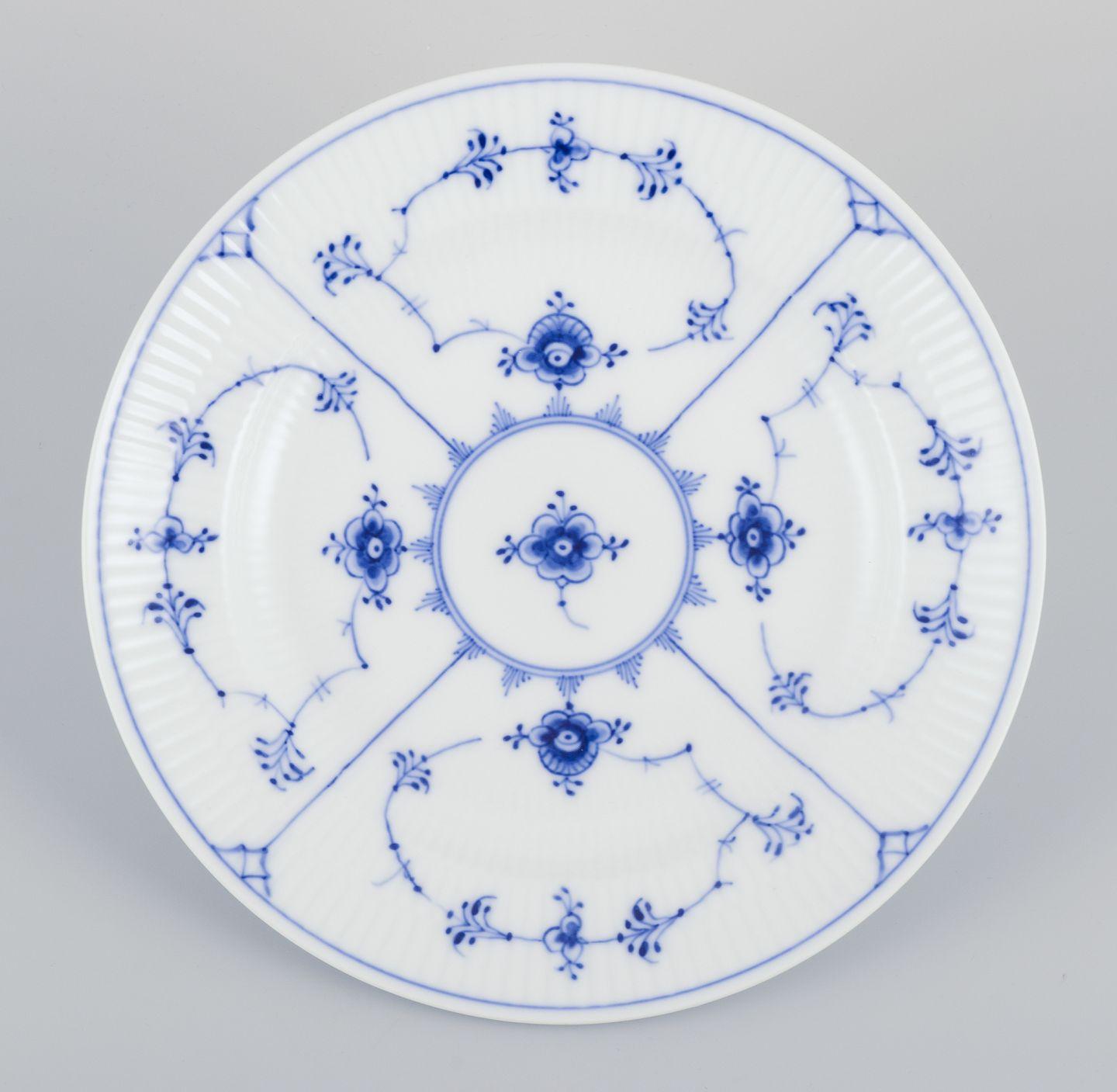 Les produits d'occasion sont exonérés de droits d'importation pour les clients américains. 
Par conséquent, aucun droit d'importation ne s'appliquera à votre achat.

Royal Copenhagen Blue Fluted Plain.
Un ensemble de six assiettes à déjeuner en