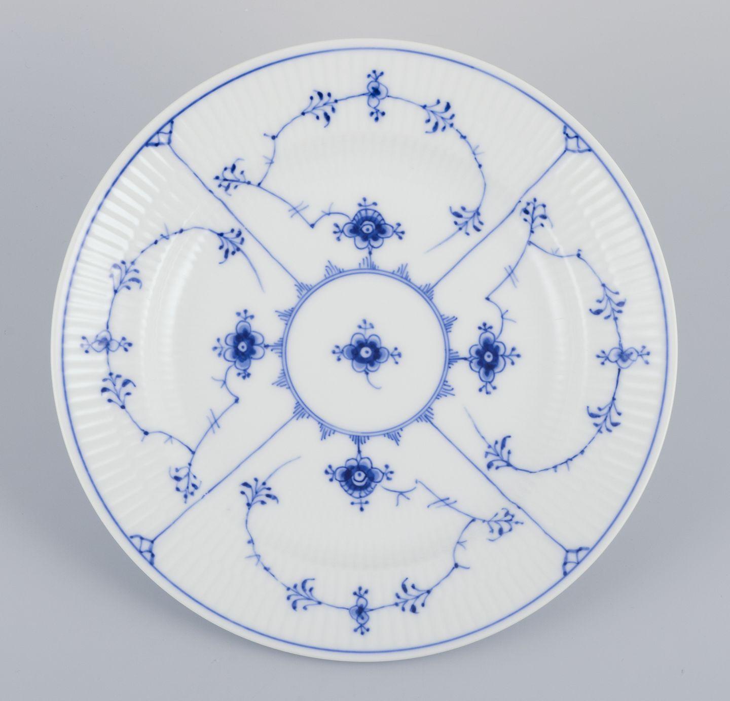 Danois Royal Copenhagen Blue Fluted Plain. Ensemble de six assiettes à déjeuner en porcelaine. en vente