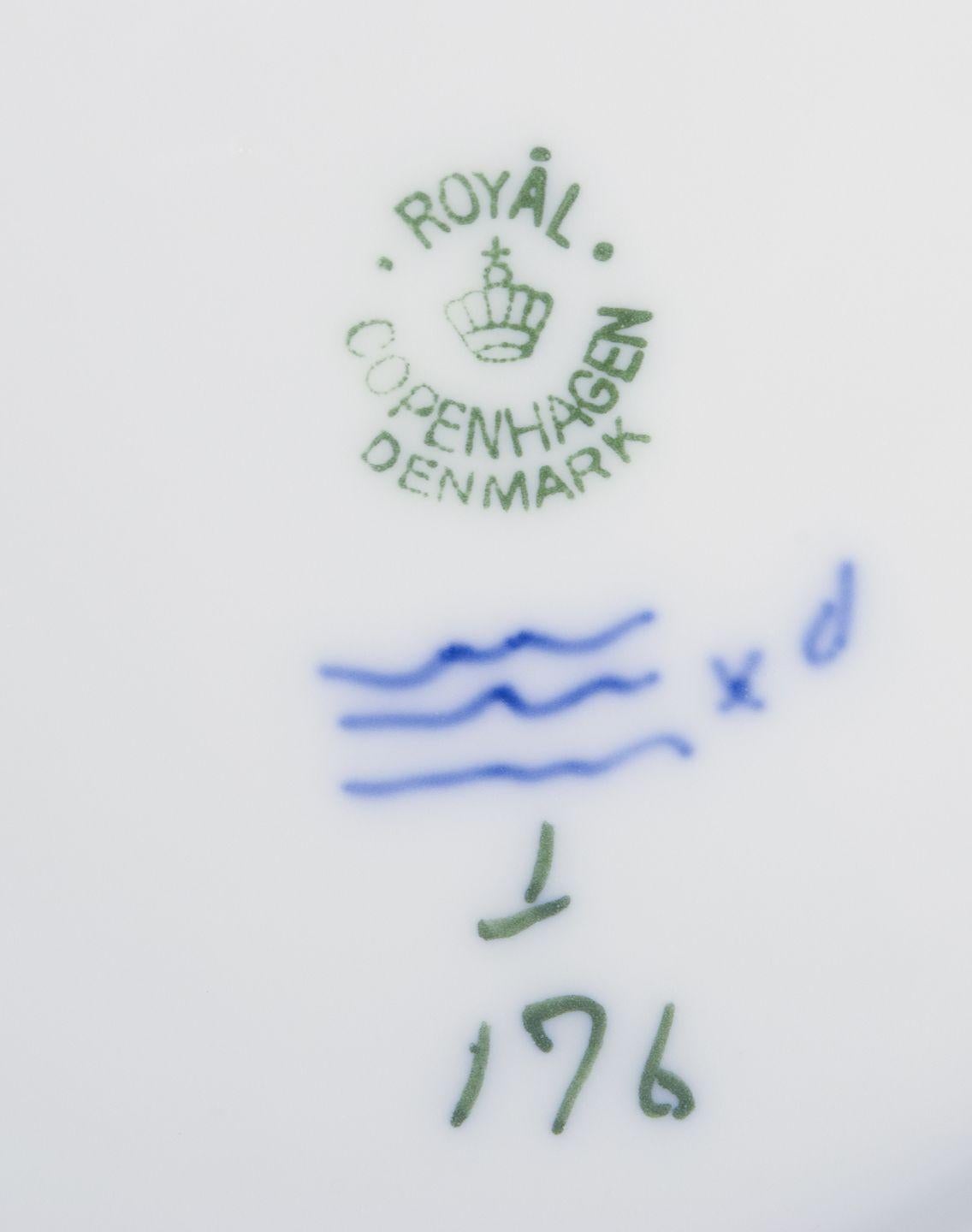 Royal Copenhagen Blue Fluted Plain. Ensemble de six assiettes à déjeuner en porcelaine. en vente 3