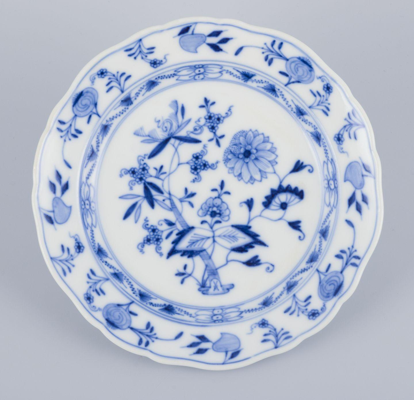 Pre-owned goods are exempt from import duties for U.S. customers. 
Therefore, no import tariffs will be applicable to your purchase.

Meissen, Germany.
A set of four 