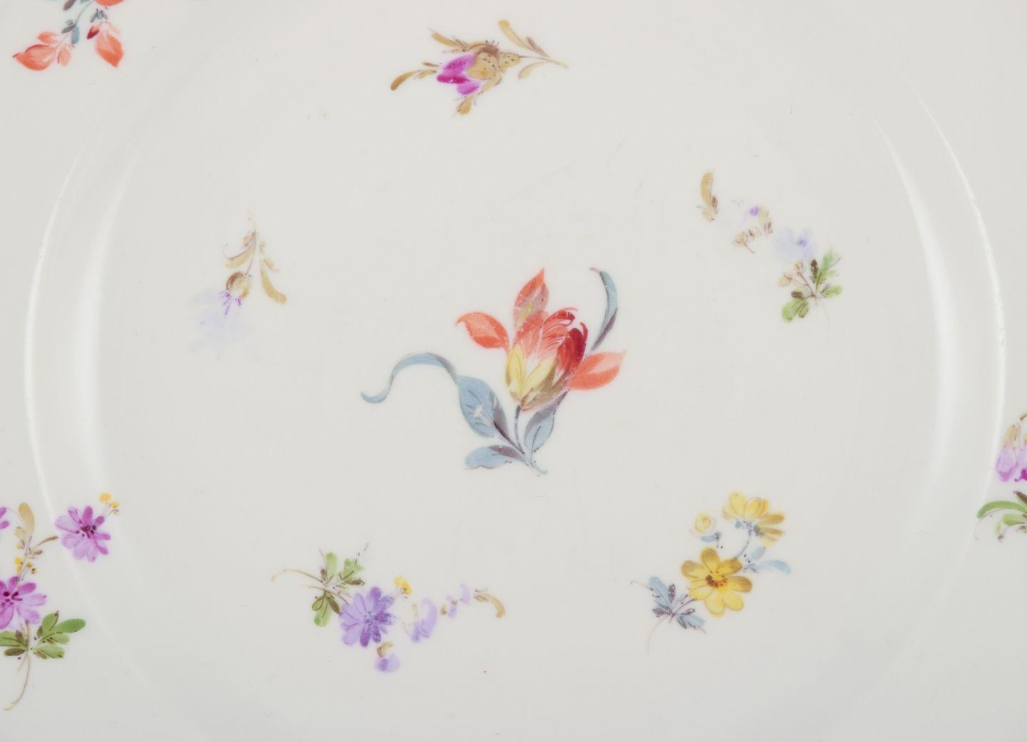 Meissen, Germany. Set of three small antique porcelain plates. 19th C. In Excellent Condition For Sale In København, Copenhagen