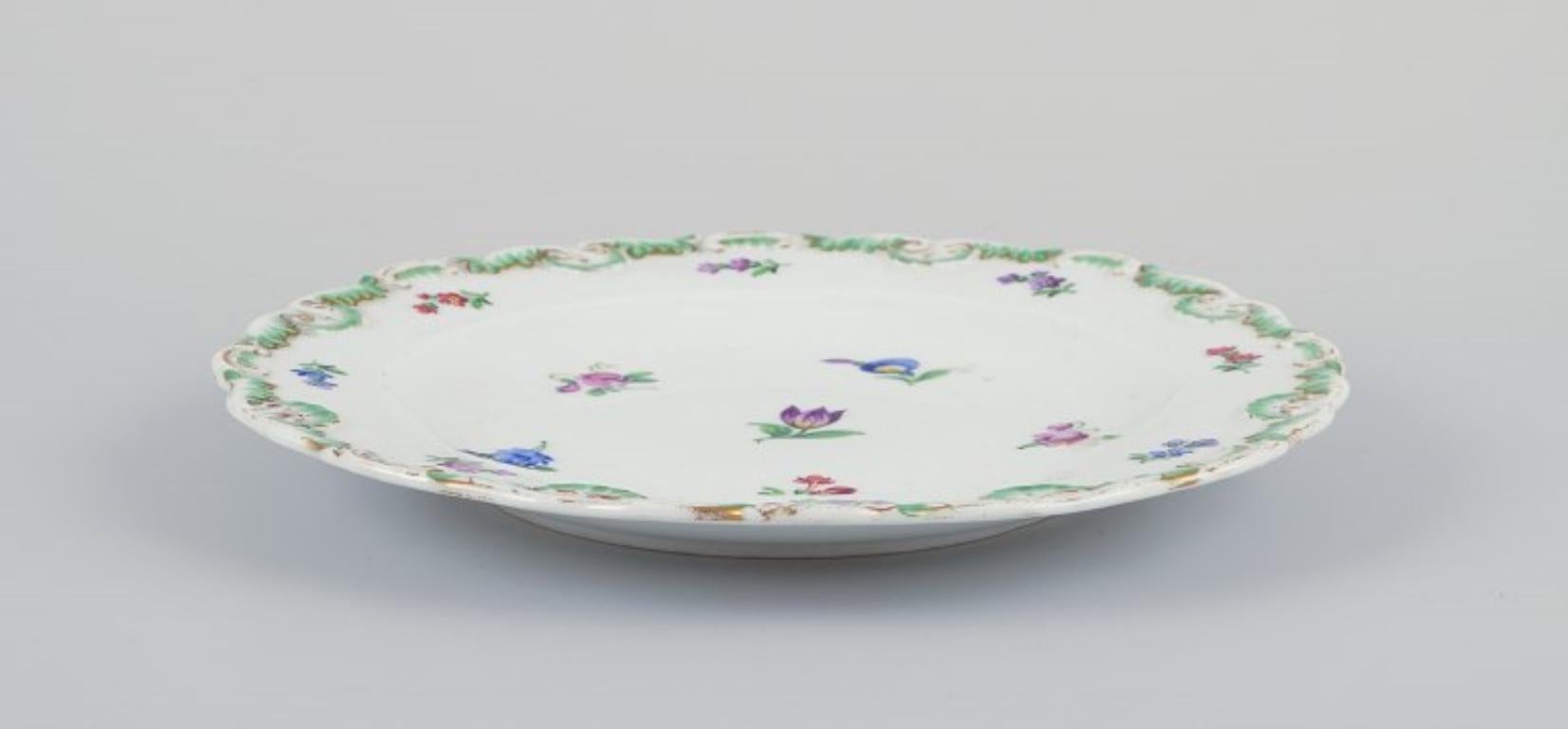Les produits d'occasion sont exonérés de droits d'importation pour les clients américains. 
Par conséquent, aucun droit d'importation ne s'appliquera à votre achat.

Meissen, Allemagne. 
Un ensemble de quatre assiettes anciennes en