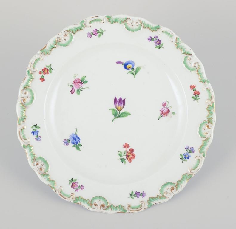 Allemand Meissen, Allemagne.  Ensemble de quatre assiettes anciennes en porcelaine. Décorée à la main, A.I.C. en vente