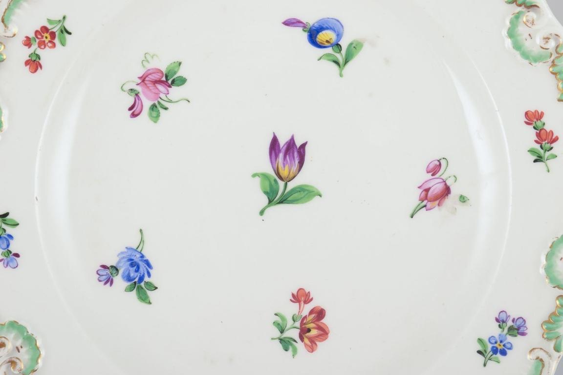 Vernissé Meissen, Allemagne.  Ensemble de quatre assiettes anciennes en porcelaine. Décorée à la main, A.I.C. en vente
