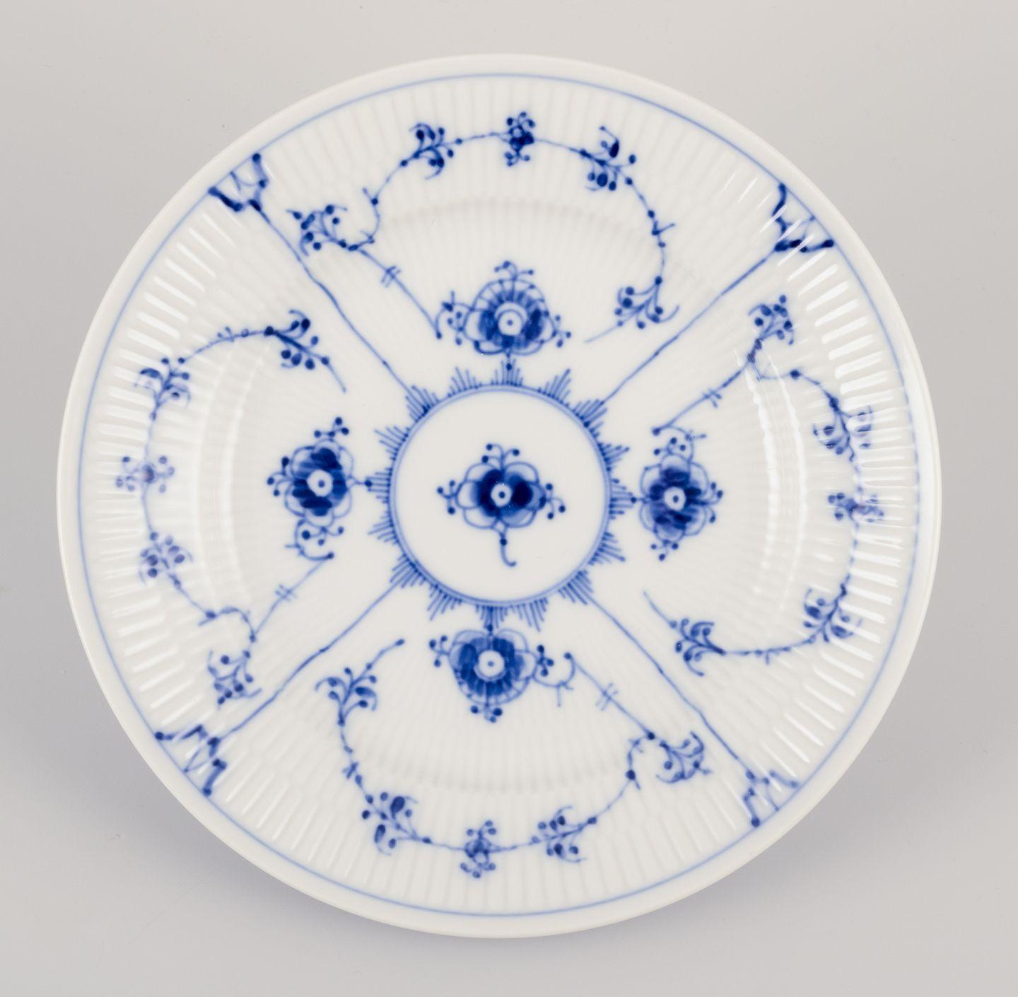 Gebrauchte Waren sind für US-Kunden von den Einfuhrzöllen befreit. 
Daher fallen für Ihren Kauf keine Einfuhrzölle an.

Royal Copenhagen Blau geriffelte Plain.
Ein Satz von vier kleinen Tellern aus Porzellan...
Modellnummer 1/179.
Datum: