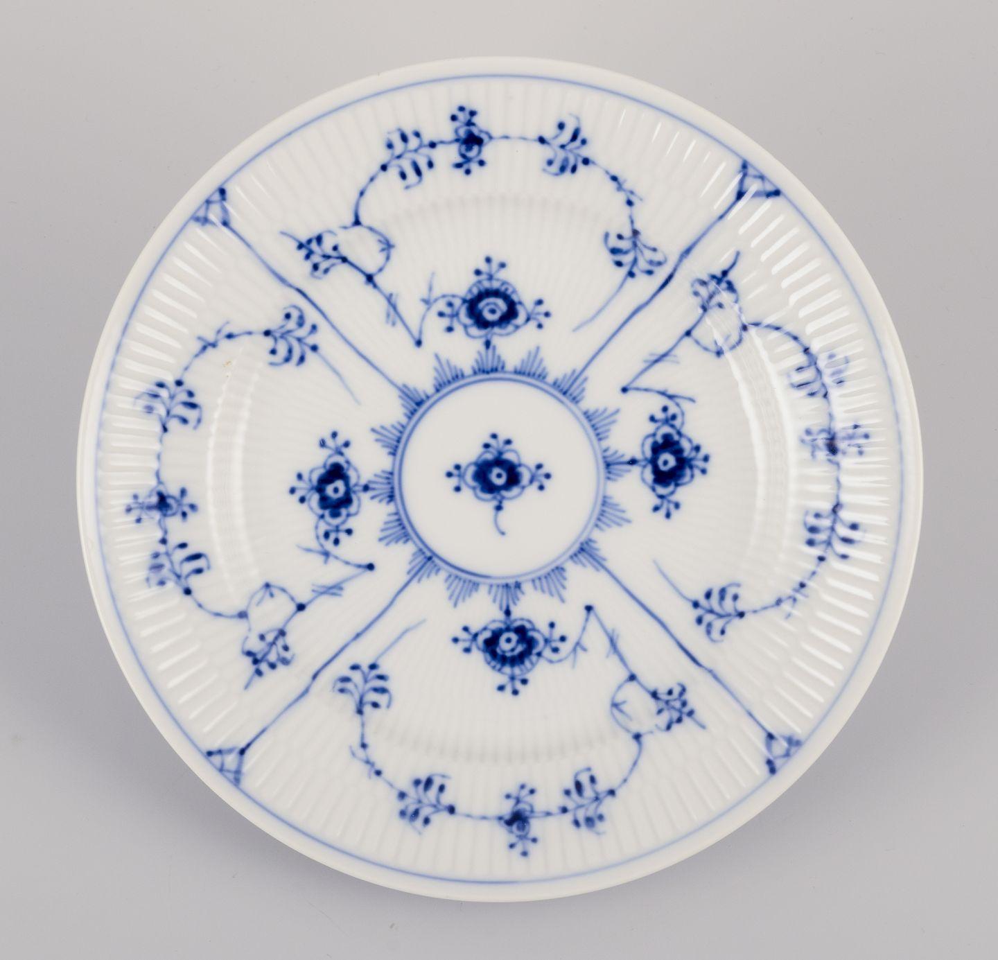 Royal Copenhagen Blau geriffelte Plain. Satz von vier kleinen Tellern aus Porzellan. (Handbemalt) im Angebot