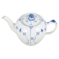 Royal Copenhagen. Blue Fluted Plain teapot in porcelain, late 20th C.