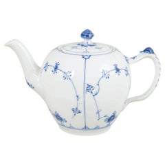 Royal Copenhagen. Blue Fluted Plain teapot in porcelain, late 20th C.