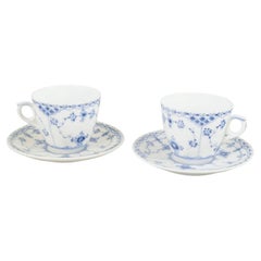 Royal Copenhagen. Juego de 2 tazas de café «Blue Fluted Half Lace» con platillos, década de 1930