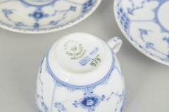 Royal Copenhagen. Juego de 2 tazas de café «Blue Fluted Half Lace» con platillos, década de 1930