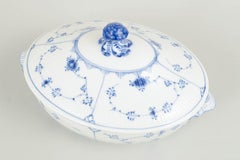 Royal Copenhagen. Blue Fluted Plain. Oval tureen with lid in porcelain, 1962.