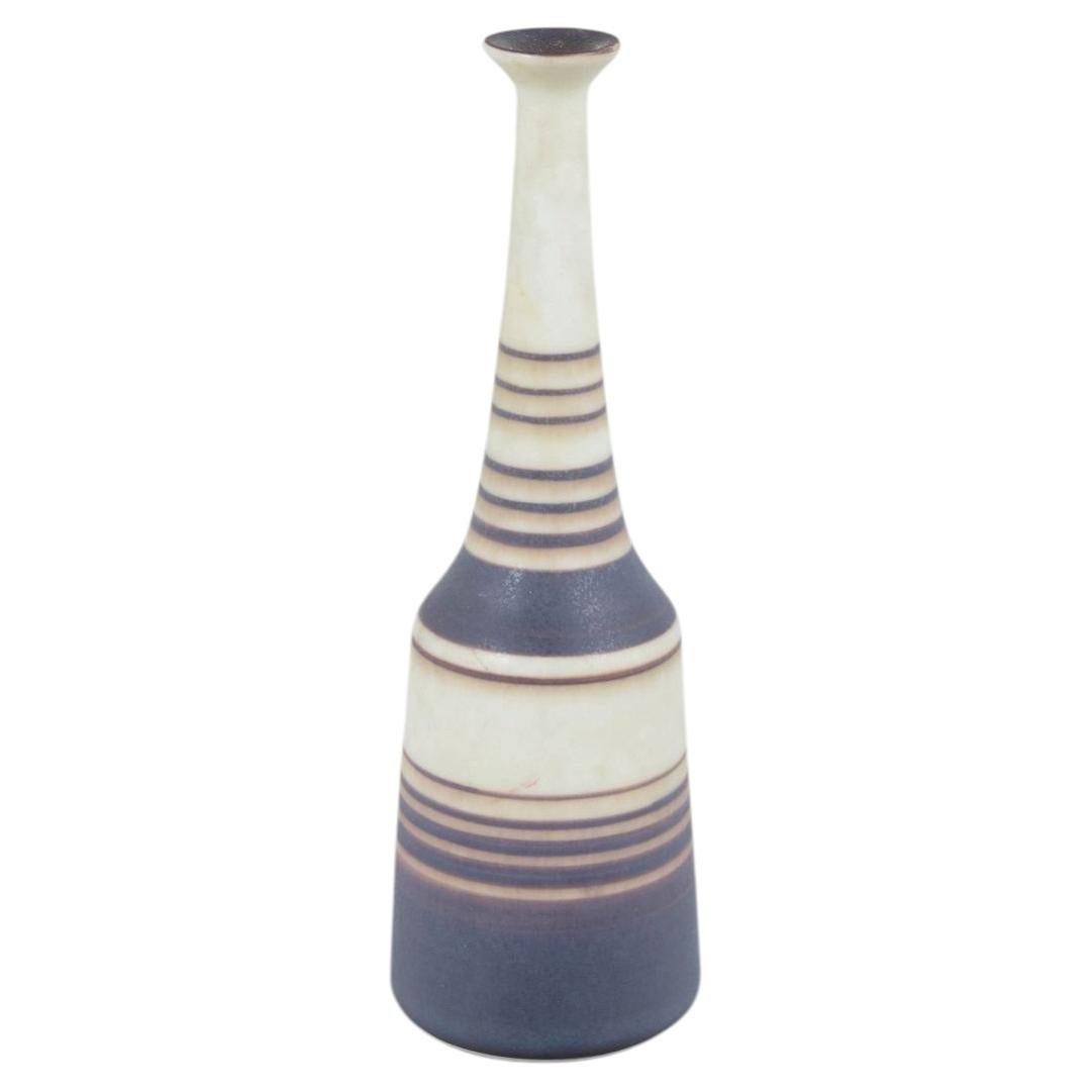 Gunnar Nylund para Rörstrand. Jarrón de gres con diseño de rayas. Mediados del siglo XX en venta