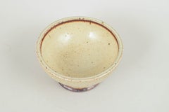 Rörstrand Drejargruppen. Stoneware bowl on foot with light glaze. Dated 1977