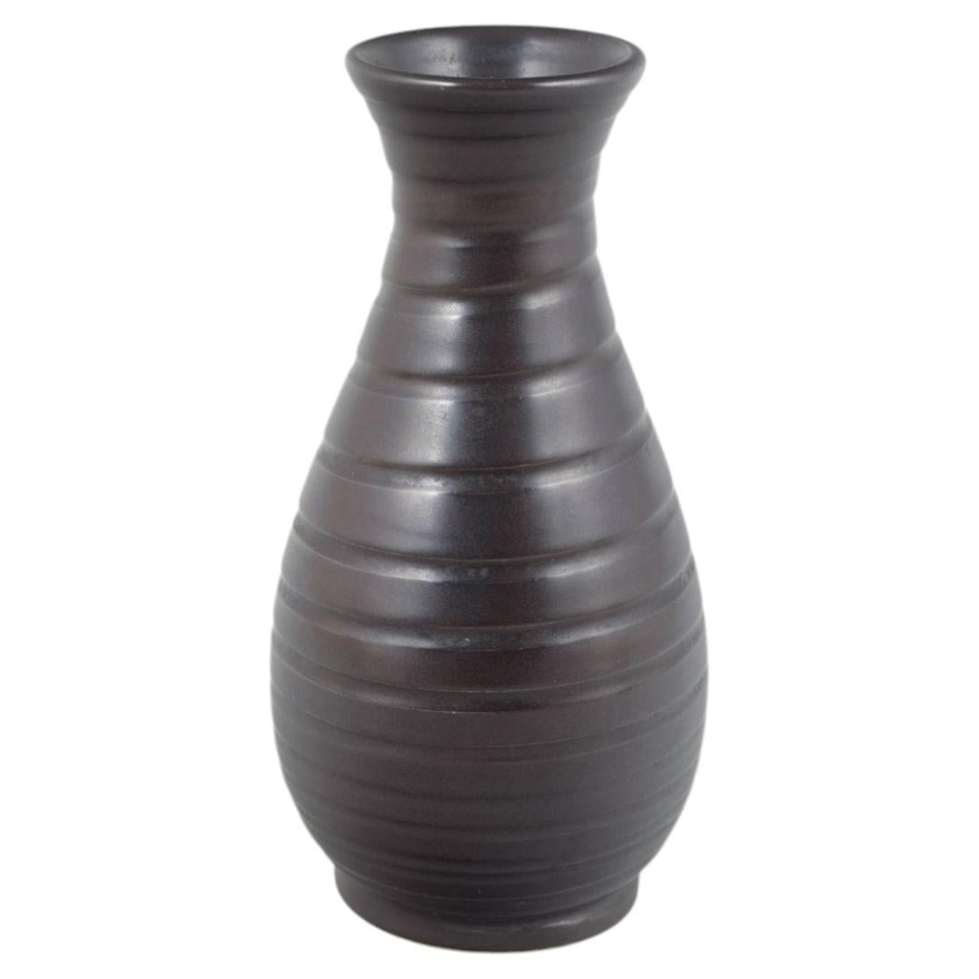 Bo Fajans, Sweden. Ceramic vase with dark brown glaze and grooved texture.