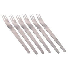Arne Jacobsen pour Anton Michelsen. Lot de six fourchettes de table en acier inoxydable.