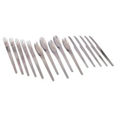 Arne Jacobsen para Anton Michelsen. Juego completo de vajilla para cinco personas.