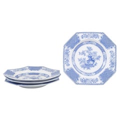 Rörstrand. Quattro piatti ottagonali profondi in maiolica. Serie "Hoangho". Inizio del XX secolo.