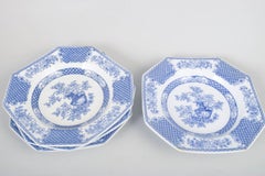Rörstrand. Quattro piatti ottagonali profondi in maiolica. Serie "Hoangho". Inizio del XX secolo.