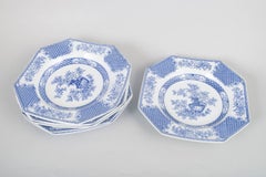 Rörstrand. Sei piatti ottagonali profondi in maiolica. Serie "Hoangho". Inizio del XX secolo.
