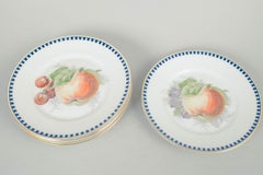Rosenthal, Allemagne. Lot de six assiettes en porcelaine ornées de motifs de fruits, années 1930