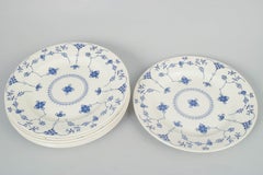 Churchill, Staffordshire. Siete platos llanos de loza. Estilo «Blue Fluted».