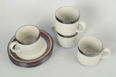 Arabie, Finlande. Lot de quatre grandes tasses à café « Karelia » avec soucoupes. Années 1970