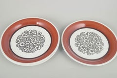 Gefle, Sweden. Set of four stoneware dinner plates . “Agneta” series, 1970s.