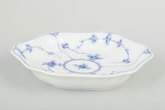 Royal Copenhagen, Blue Fluted Plain. Hexagonal serving dish in porcelain, 1920s