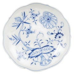 Meissen, Germany. Porcelain bowl with “Onion Pattern”. Mid-20th C.